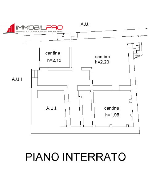 Situata in pieno centro paese a Piovene Rocchette (VI). Con elementi architettonici unici, come m...
