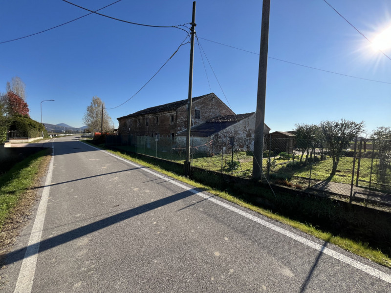 NOVENTA VICENTINA: Scopri il tuo angolo di tranquillità nel cuore della campagna veneta! Con una ...