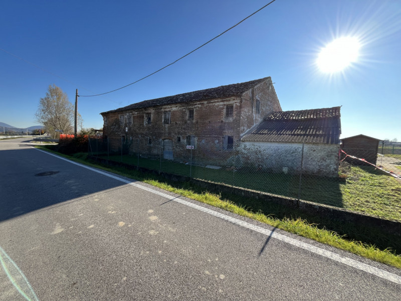 NOVENTA VICENTINA: Scopri il tuo angolo di tranquillità nel cuore della campagna veneta! Con una ...