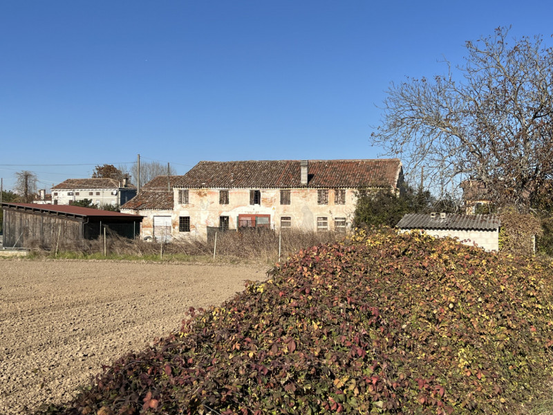 NOVENTA VICENTINA: Scopri il tuo angolo di tranquillità nel cuore della campagna veneta! Con una ...