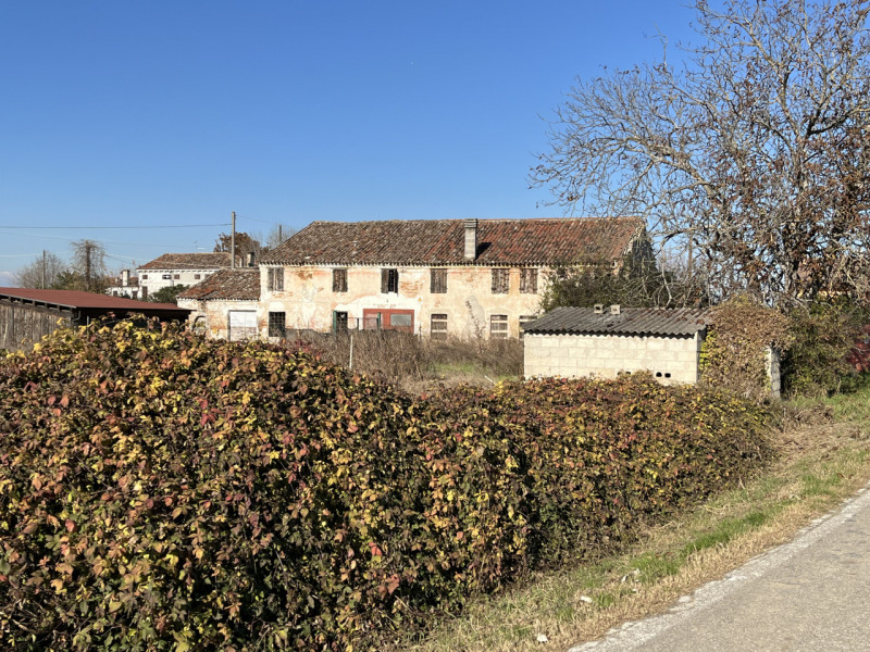 NOVENTA VICENTINA: Scopri il tuo angolo di tranquillità nel cuore della campagna veneta! Con una ...