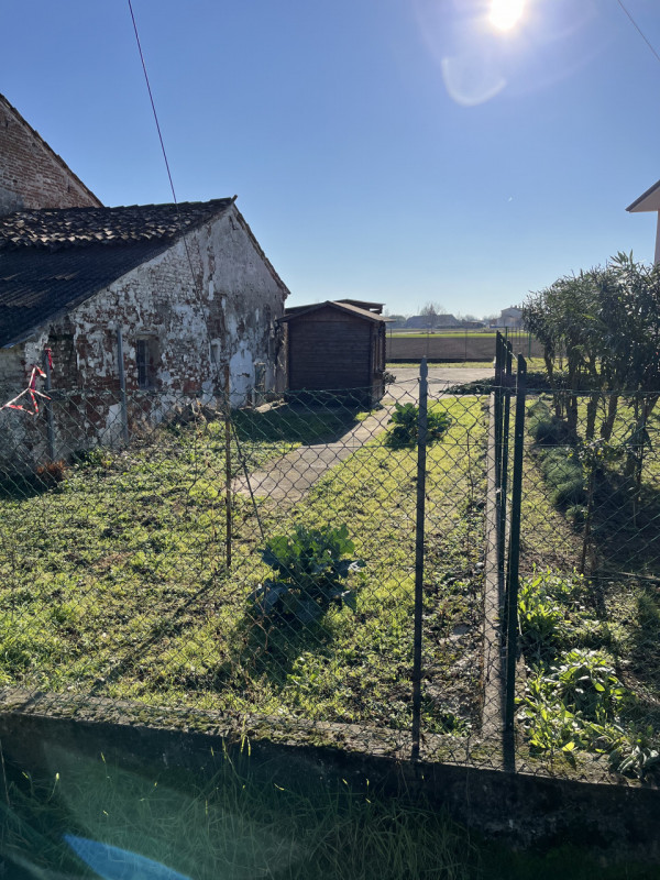 NOVENTA VICENTINA: Scopri il tuo angolo di tranquillità nel cuore della campagna veneta! Con una ...