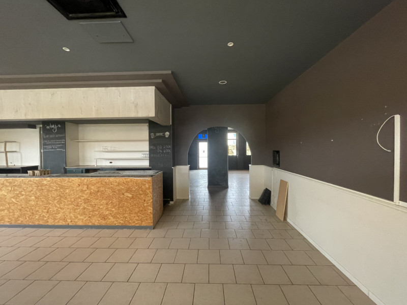 NOSTRA ESCLUSIVA: In centro a Villa D'Asolo siamo a proporre in vendita un grande locale di circa...