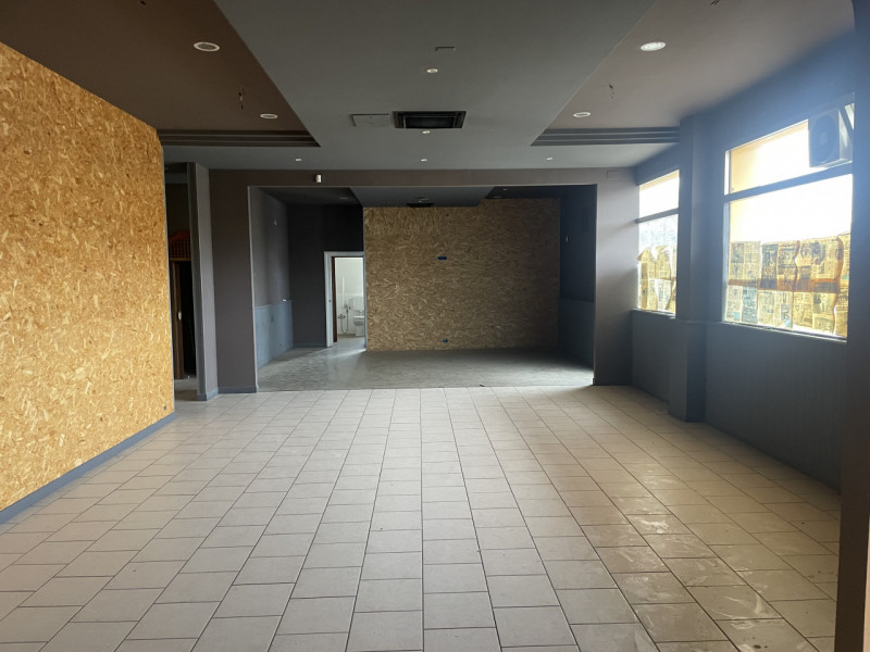 NOSTRA ESCLUSIVA: In centro a Villa D'Asolo siamo a proporre in vendita un grande locale di circa...