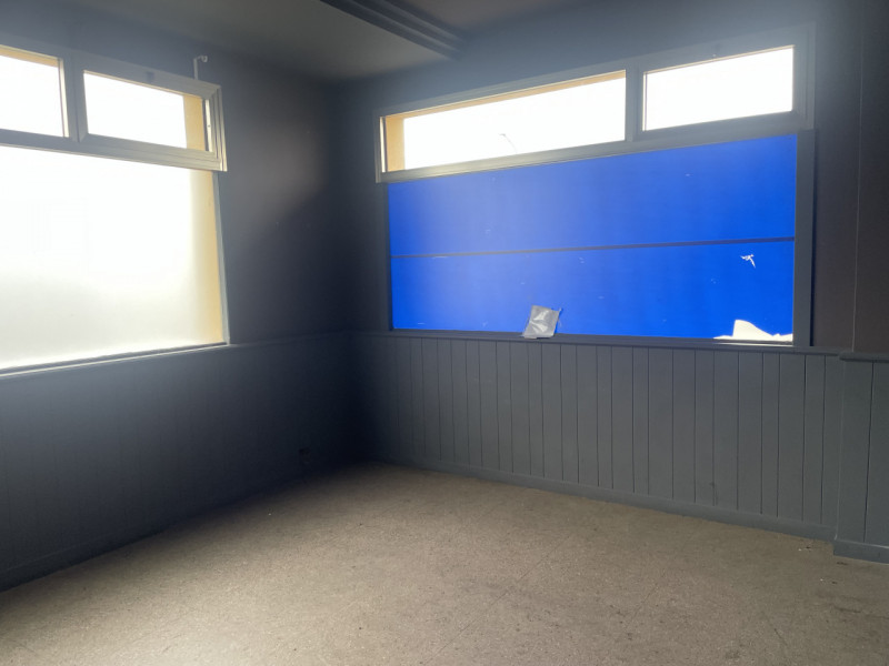 NOSTRA ESCLUSIVA: In centro a Villa D'Asolo siamo a proporre in vendita un grande locale di circa...