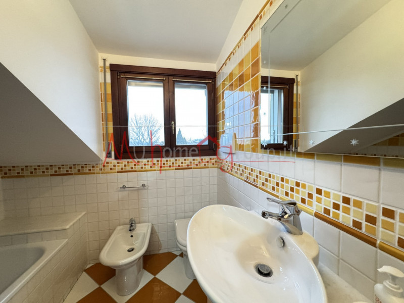 PADOVA ZONA CROCEFISSO - In piccolo condominio ben abitato appartamento completamente arredato co...