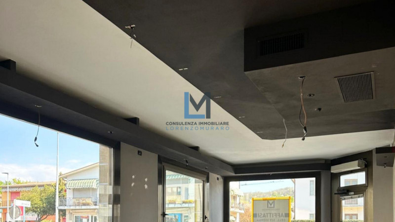 A Biadene, frazione principe di Montebelluna, proponiamo in affitto negozio commerciale libero da...