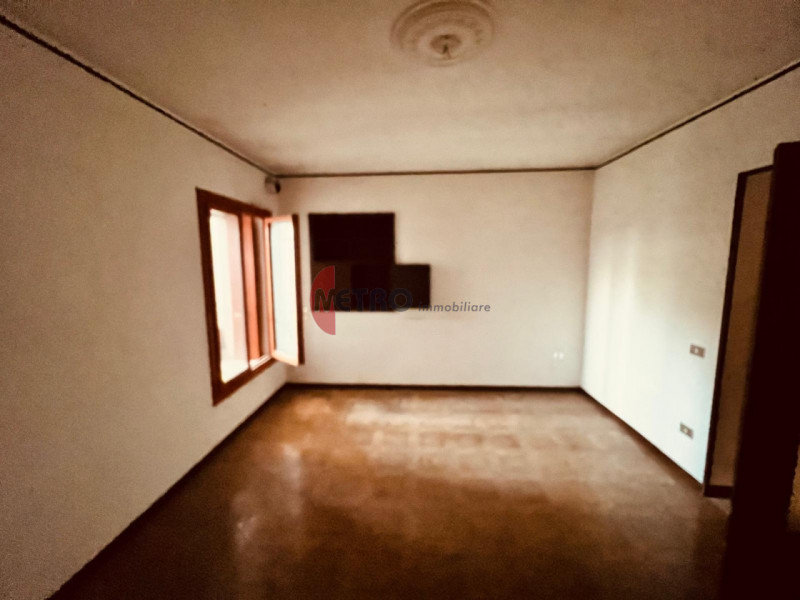 Località Moto Lungo, Valdagno, Veneto

 Casa da Ristrutturare con Potenziale  Garage Singolo e Fi...