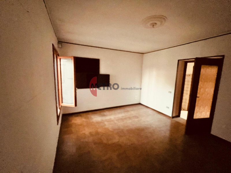 Località Moto Lungo, Valdagno, Veneto

 Casa da Ristrutturare con Potenziale  Garage Singolo e Fi...