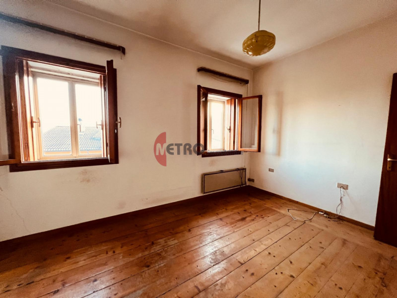 Località Moto Lungo, Valdagno, Veneto

 Casa da Ristrutturare con Potenziale  Garage Singolo e Fi...