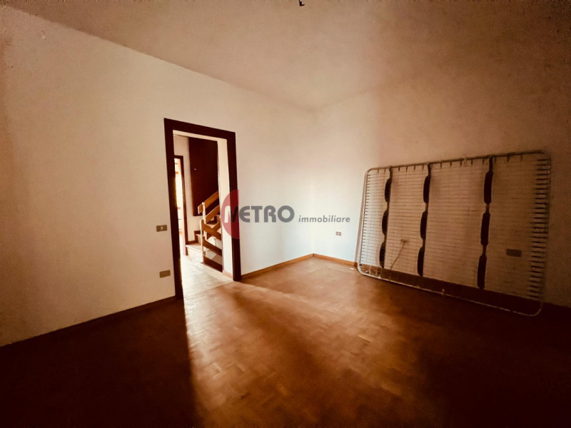 Località Moto Lungo, Valdagno, Veneto

 Casa da Ristrutturare con Potenziale  Garage Singolo e Fi...