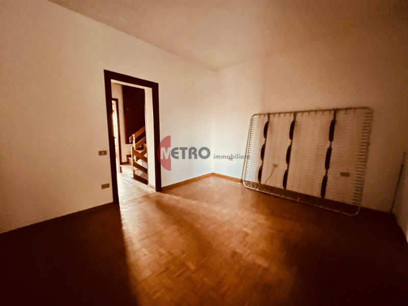 Località Moto Lungo, Valdagno, Veneto

 Casa da Ristrutturare con Potenziale  Garage Singolo e Fi...