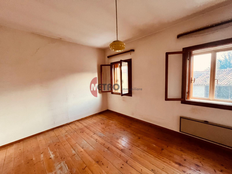 Località Moto Lungo, Valdagno, Veneto

 Casa da Ristrutturare con Potenziale  Garage Singolo e Fi...