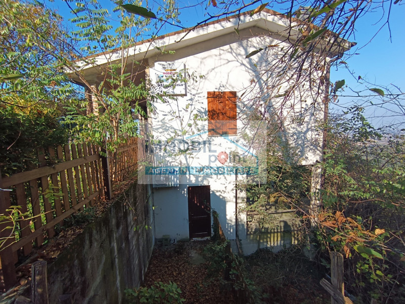 Nelle vicinanze di Torreglia, incastonata nella splendida cornice del Monte Lonzina, vi proponiam...