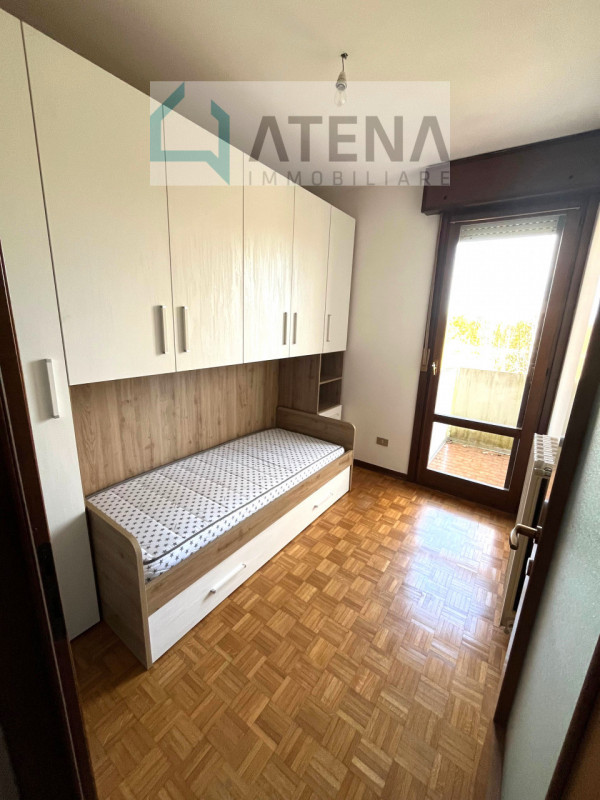 rif. 25670

PADOVA- MONTA'

*LEGGERE TUTTO L'ANNUNCIO*

Si affitta a studente/studentessa o giova...