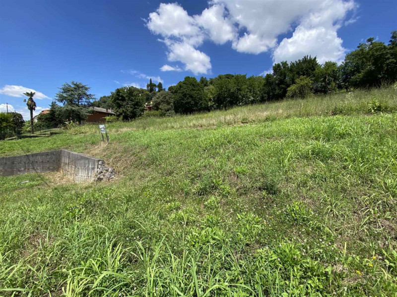 Introvabile lotto edificabile a Brendola posizionato in zona residenziale con vista panoramica e ...