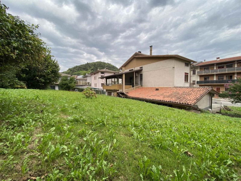 Se stai cercando un’ampia casa singola con giardino privato a Valle di Castelgomberto noi abbiamo...