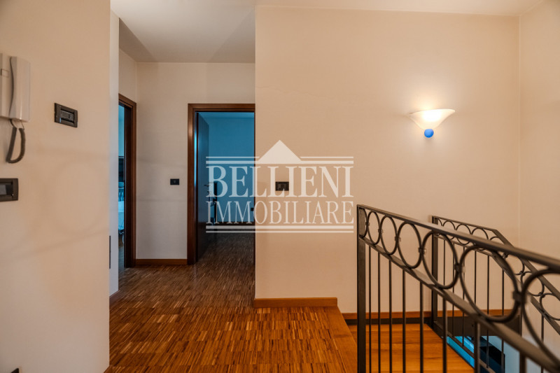 MONTE CROCETTA - Proponiamo in vendita luminosa porzione di bifamiliare sviluppata su due piani f...