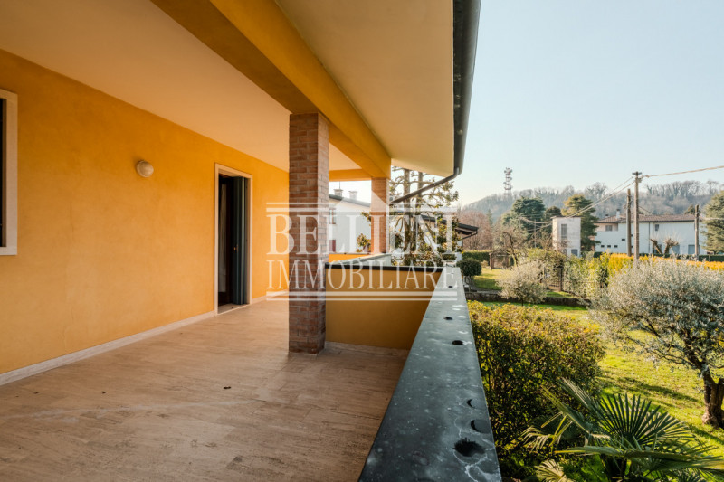 MONTE CROCETTA - Proponiamo in vendita luminosa porzione di bifamiliare sviluppata su due piani f...