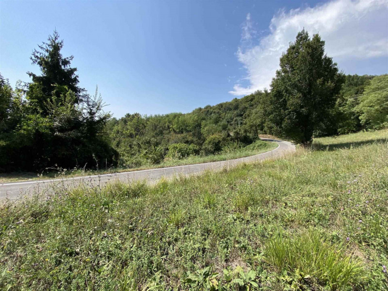 Terreno edificabile per la realizzazione di una Villa Singola oppure una Bifamiliare Intera. 
Lot...