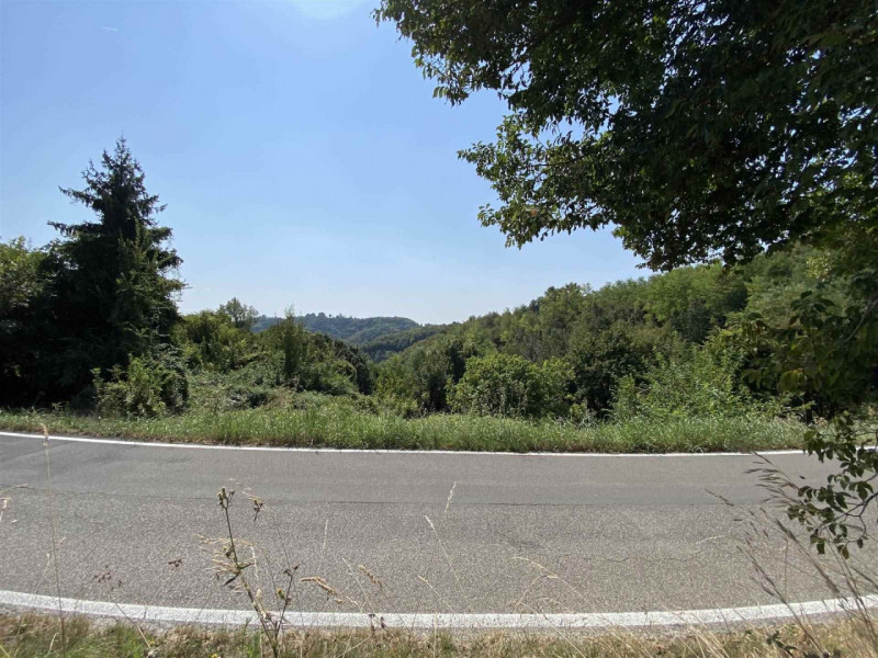 Terreno edificabile per la realizzazione di una Villa Singola oppure una Bifamiliare Intera. 
Lot...