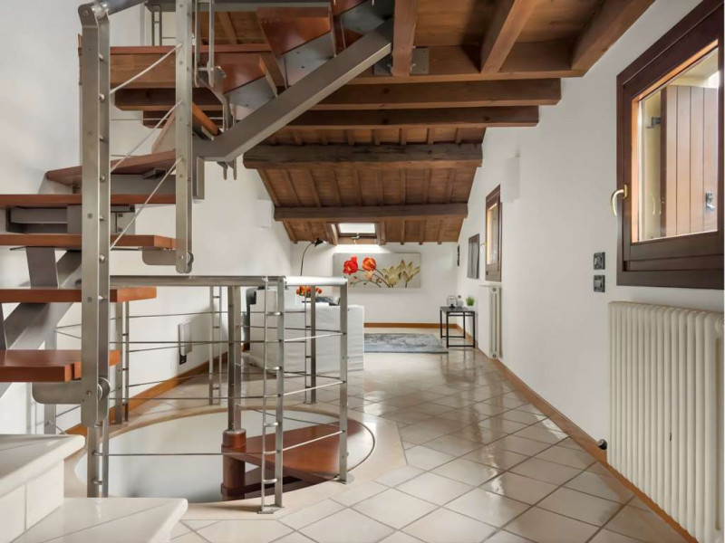 Nel prestigioso contesto del centro storico di Vicenza, a pochi passi dalla rinomata Piazza dei S...