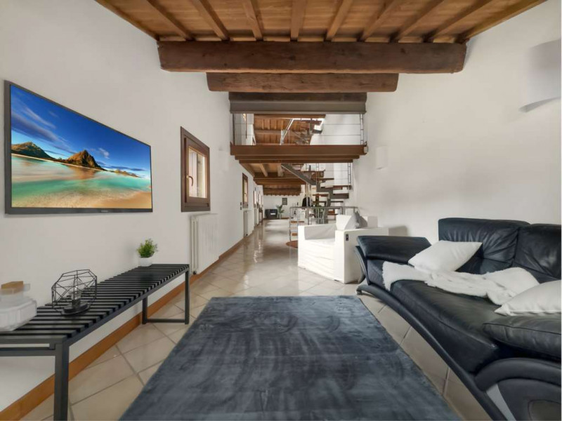 Nel prestigioso contesto del centro storico di Vicenza, a pochi passi dalla rinomata Piazza dei S...