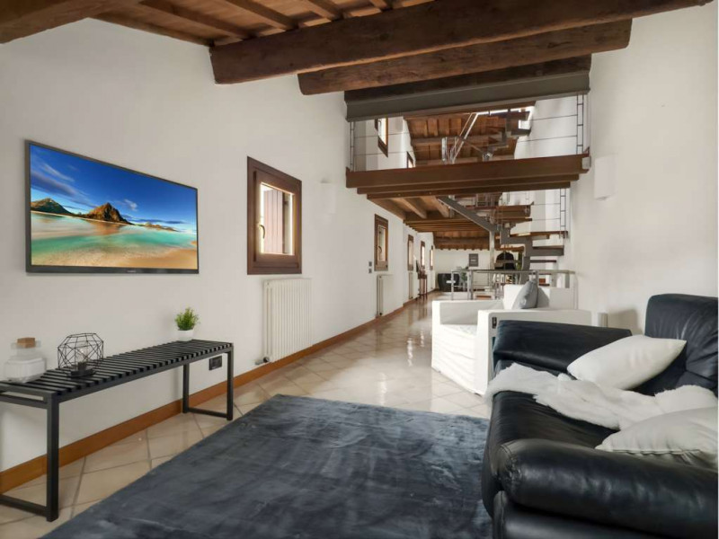 Nel prestigioso contesto del centro storico di Vicenza, a pochi passi dalla rinomata Piazza dei S...