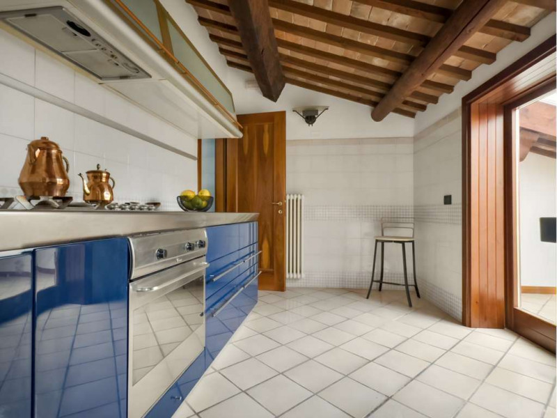 Nel prestigioso contesto del centro storico di Vicenza, a pochi passi dalla rinomata Piazza dei S...