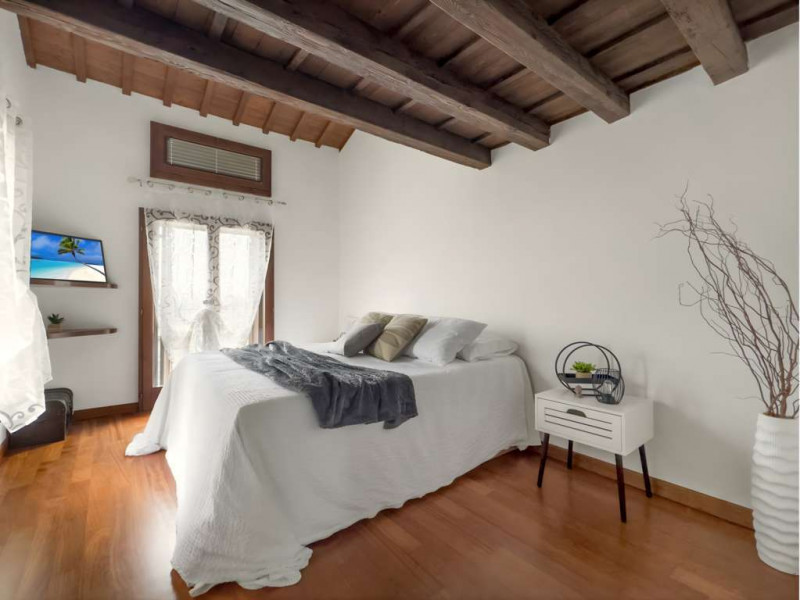 Nel prestigioso contesto del centro storico di Vicenza, a pochi passi dalla rinomata Piazza dei S...