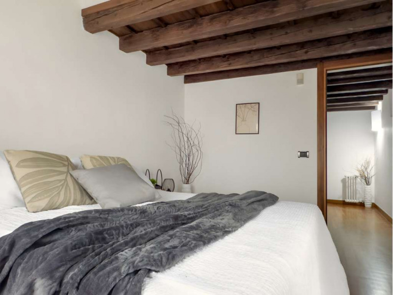 Nel prestigioso contesto del centro storico di Vicenza, a pochi passi dalla rinomata Piazza dei S...