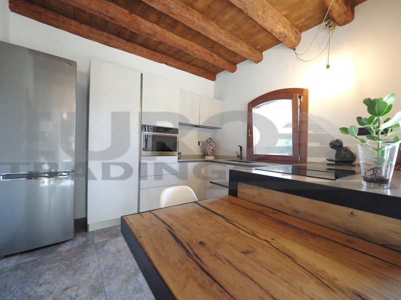 Proponiamo in vendita porzione di casa indipendente del 1800, completamente restaturata seguendo ...