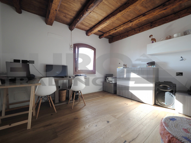 Proponiamo in vendita porzione di casa indipendente del 1800, completamente restaturata seguendo ...