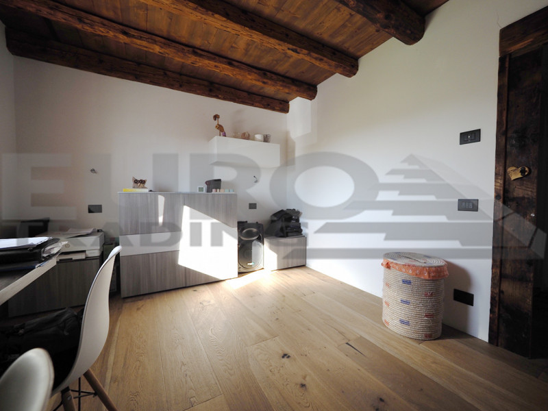 Proponiamo in vendita porzione di casa indipendente del 1800, completamente restaturata seguendo ...