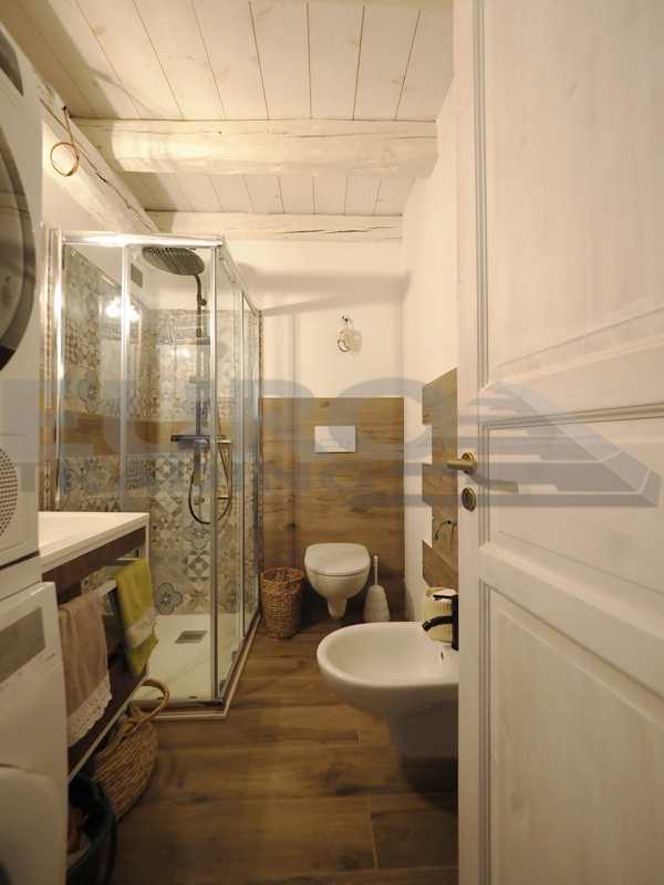 Proponiamo in vendita porzione di casa indipendente del 1800, completamente restaturata seguendo ...