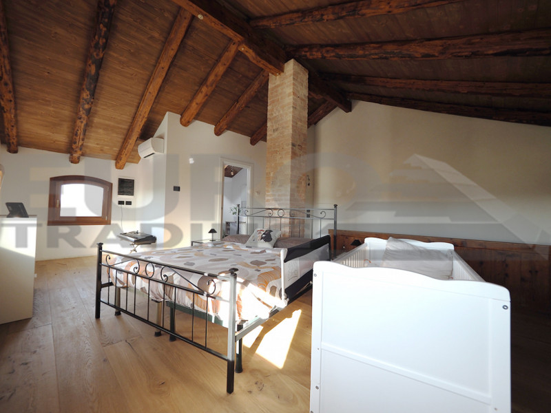 Proponiamo in vendita porzione di casa indipendente del 1800, completamente restaturata seguendo ...