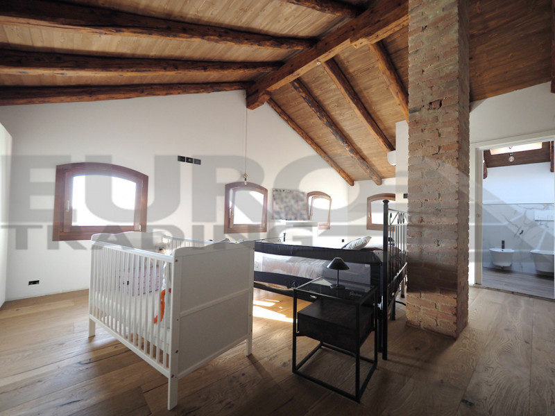 Proponiamo in vendita porzione di casa indipendente del 1800, completamente restaturata seguendo ...