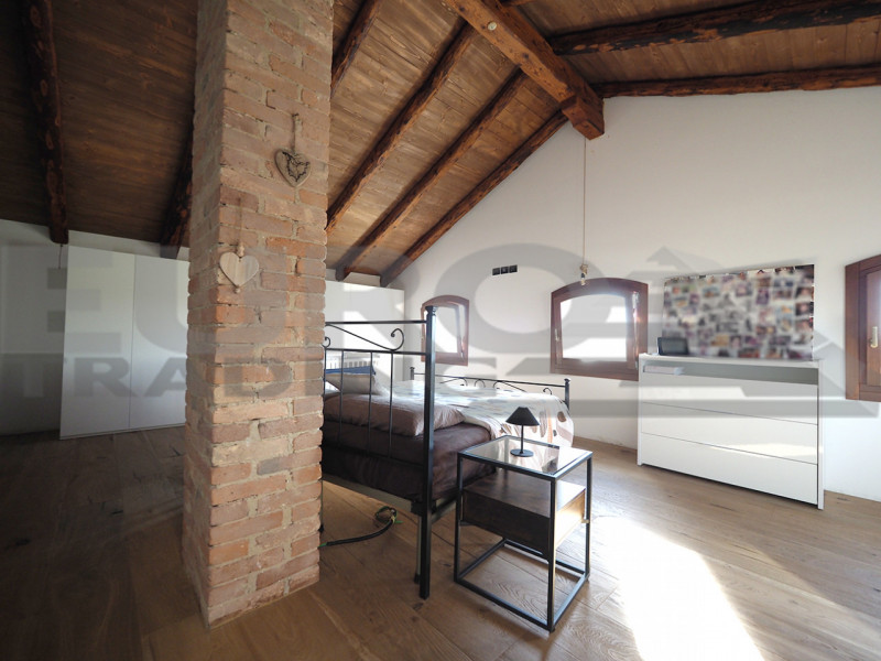 Proponiamo in vendita porzione di casa indipendente del 1800, completamente restaturata seguendo ...