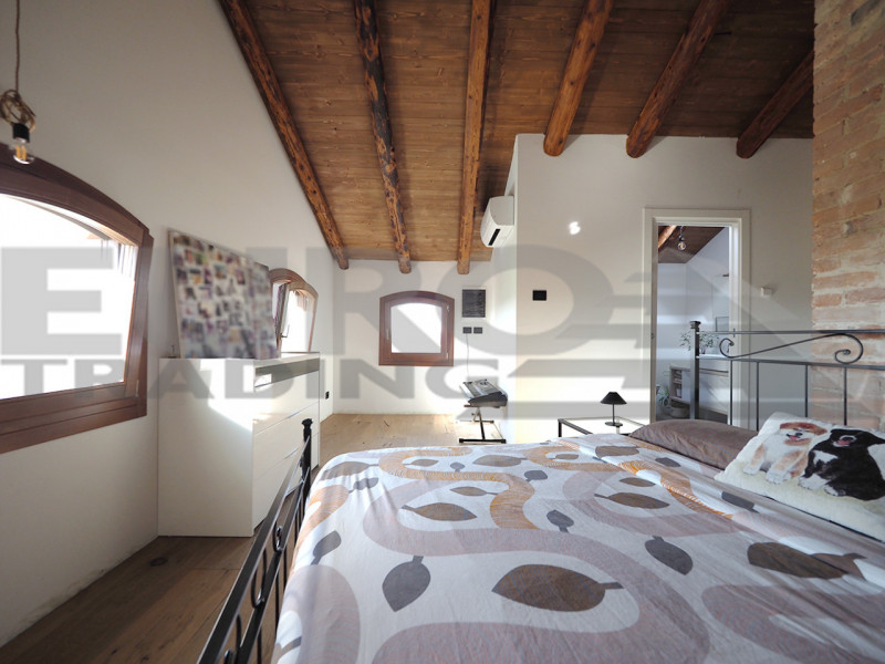 Proponiamo in vendita porzione di casa indipendente del 1800, completamente restaturata seguendo ...