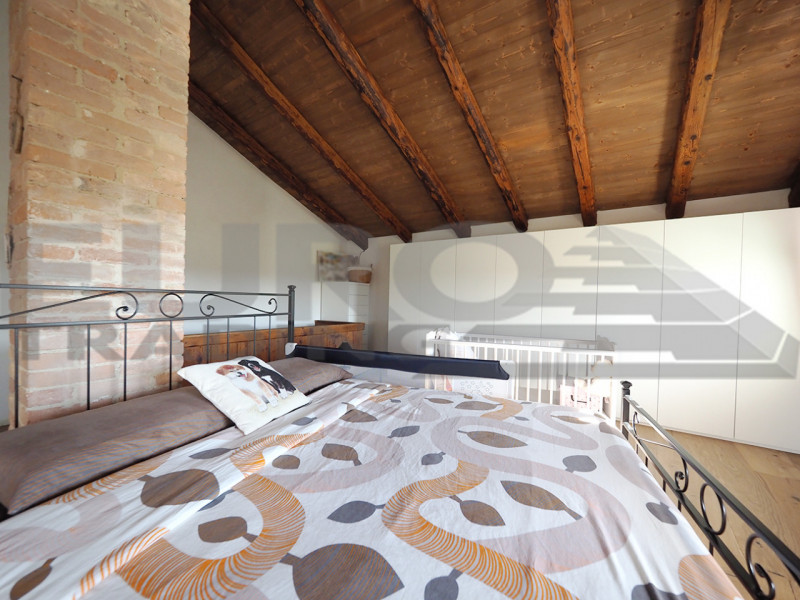 Proponiamo in vendita porzione di casa indipendente del 1800, completamente restaturata seguendo ...