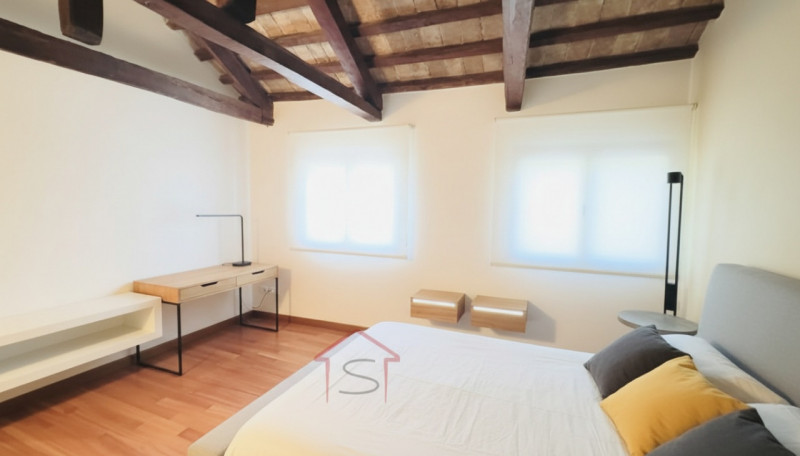 Nel cuore pulsante del Centro Storico di Padova, proponiamo in vendita un esclusivo palazzetto te...