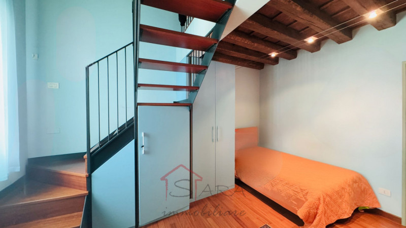 Nel cuore pulsante del Centro Storico di Padova, proponiamo in vendita un esclusivo palazzetto te...