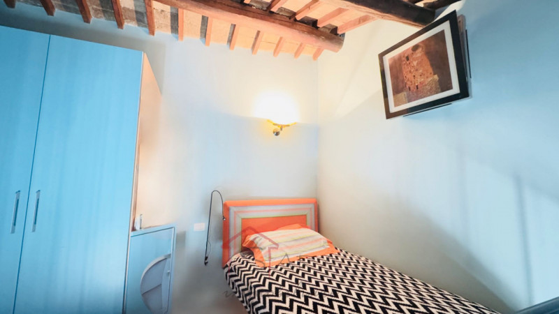 Nel cuore pulsante del Centro Storico di Padova, proponiamo in vendita un esclusivo palazzetto te...