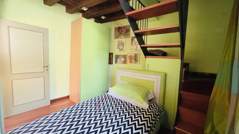 Nel cuore pulsante del Centro Storico di Padova, proponiamo in vendita un esclusivo palazzetto te...