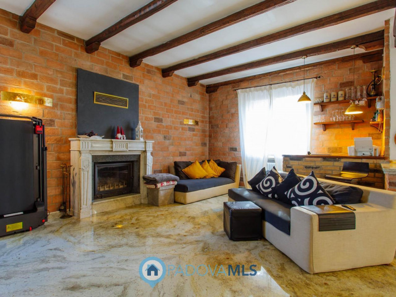 Immobile in esclusiva al Gruppo Padova MLS
Vendesi, a pochissima distanza dal centro di Solesino,...