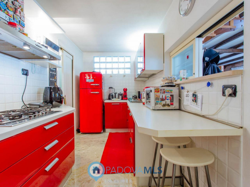 Immobile in esclusiva al Gruppo Padova MLS
Vendesi, a pochissima distanza dal centro di Solesino,...