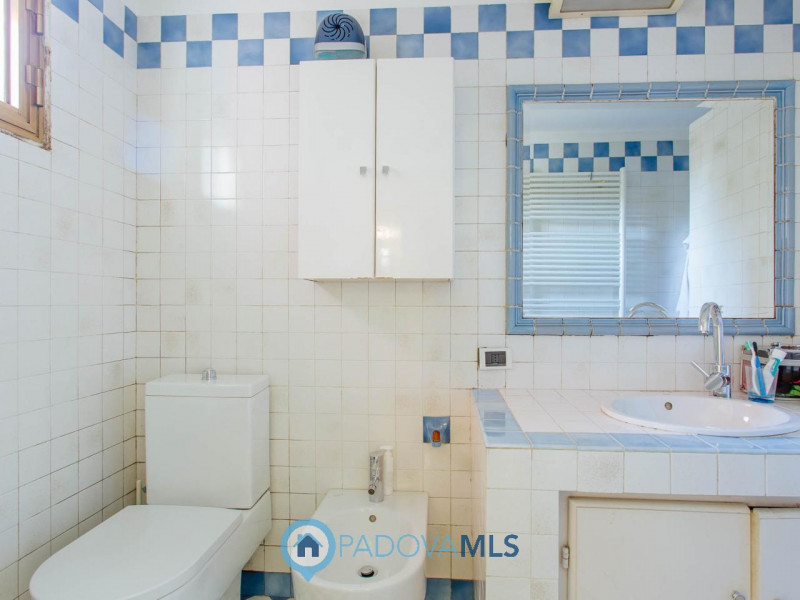 Immobile in esclusiva al Gruppo Padova MLS
Vendesi, a pochissima distanza dal centro di Solesino,...