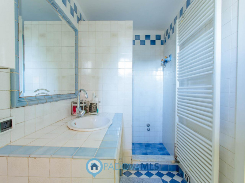 Immobile in esclusiva al Gruppo Padova MLS
Vendesi, a pochissima distanza dal centro di Solesino,...