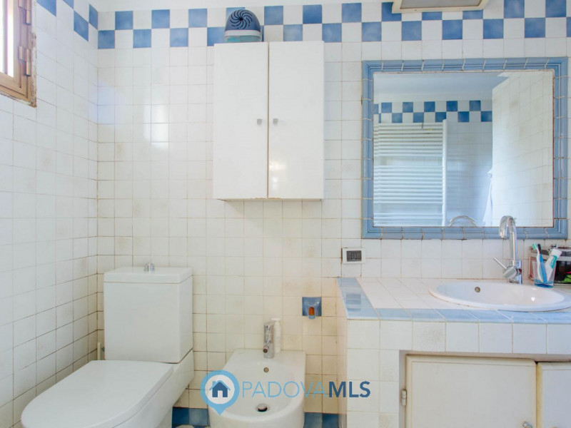 Immobile in esclusiva al Gruppo Padova MLS
Vendesi, a pochissima distanza dal centro di Solesino,...