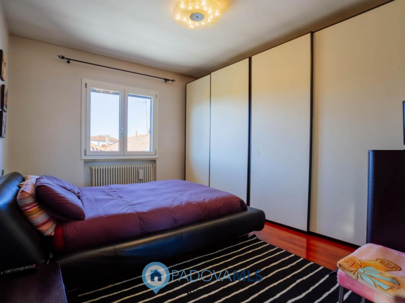 Immobile in esclusiva al Gruppo Padova MLS
Vendesi, a pochissima distanza dal centro di Solesino,...